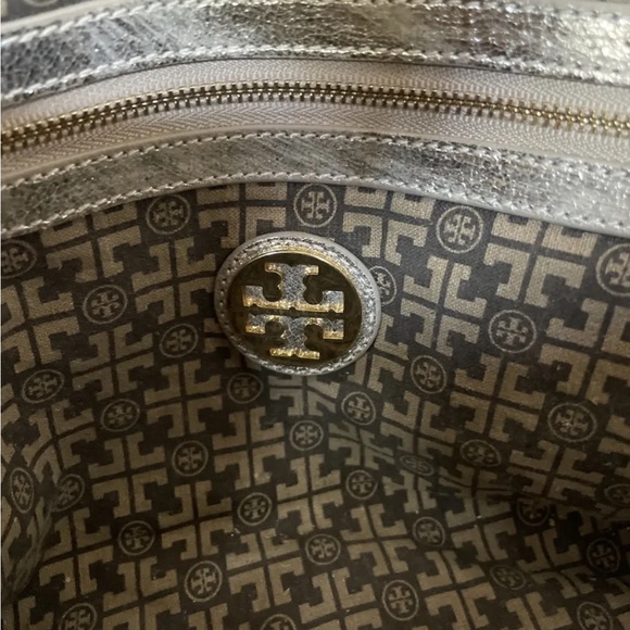 Tory Burch silver distressed leather purse - Picture 6 of 6